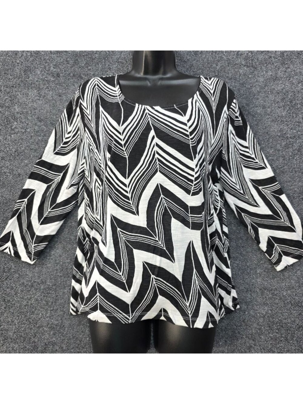 Chicos Abstract Geo Tunic Top 2 L Black Viscose Casual Travel Artsy Whimsygoth